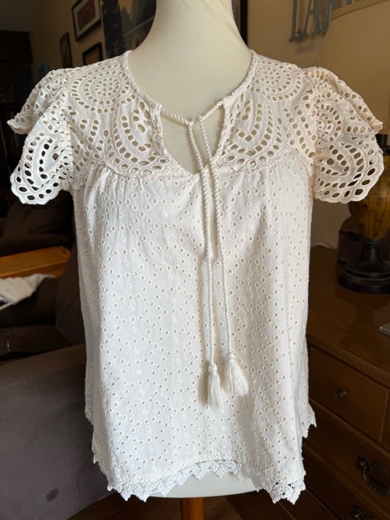 Jennifer & Grace Eyelet Lace Flutter
Sleeve 💯 % Cotton Top - Picture 2 of 9